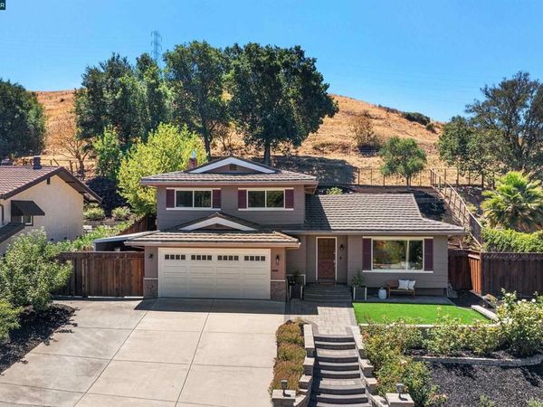 38 Buckingham Dr, Moraga, CA 94556