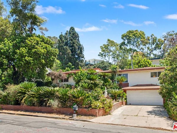 108 N Thurston Avenue, Los Angeles, CA 90049