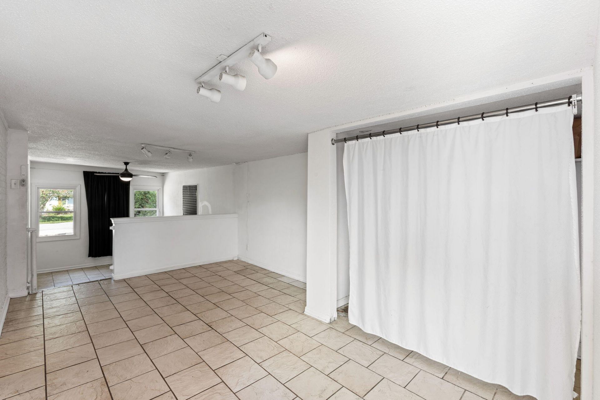 860 Santee Street Photo 11