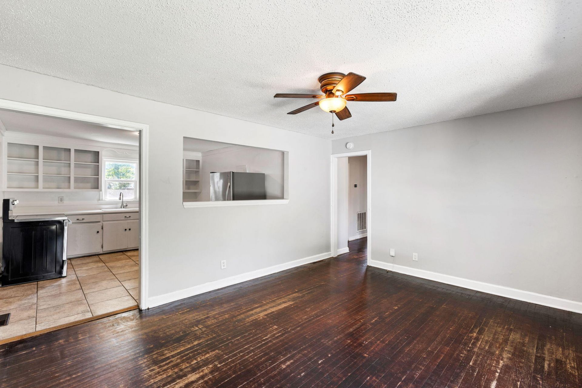 860 Santee Street Photo 7