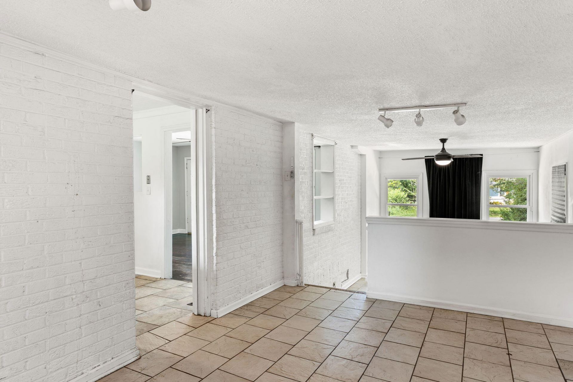 860 Santee Street Photo 9