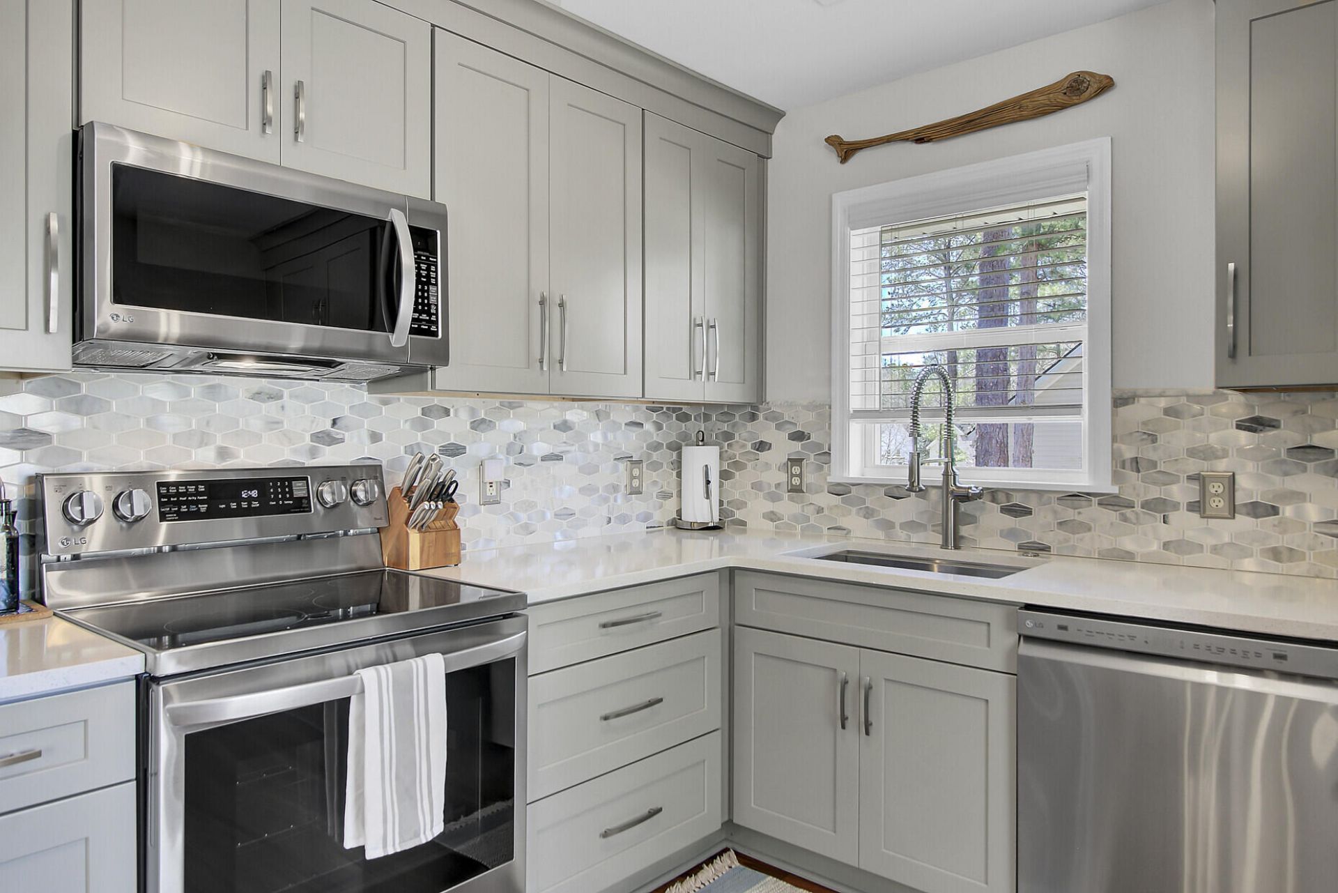 3651 Barton Street Photo 14