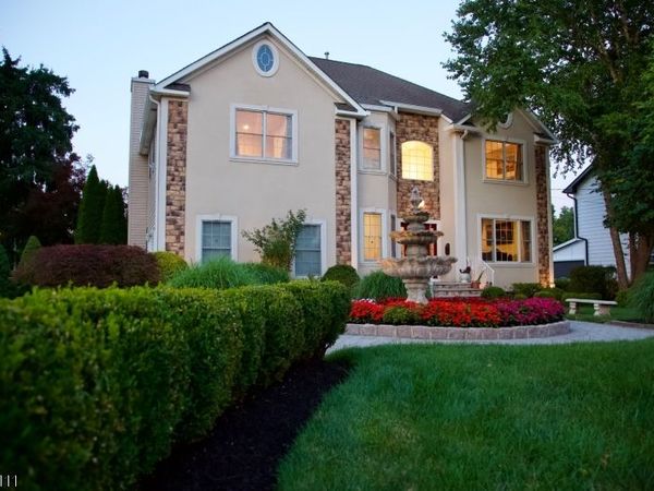 20 Hugenot St, East Hanover, NJ 07936