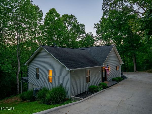 332 Pearl Rd, LaFollette, TN 37766