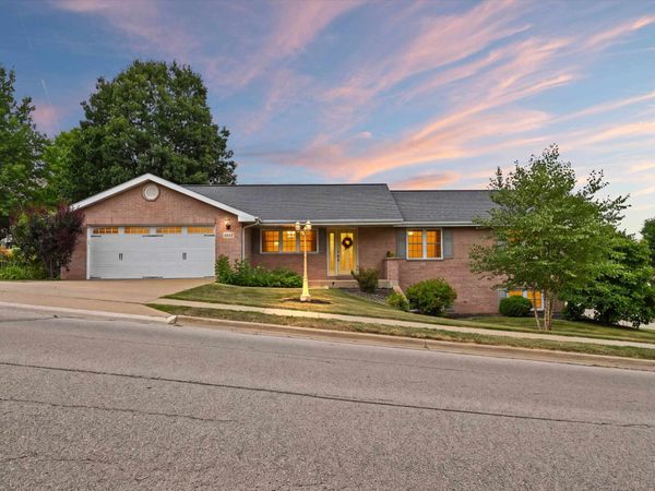6183 Forest Hills Drive, Dubuque, IA 52002