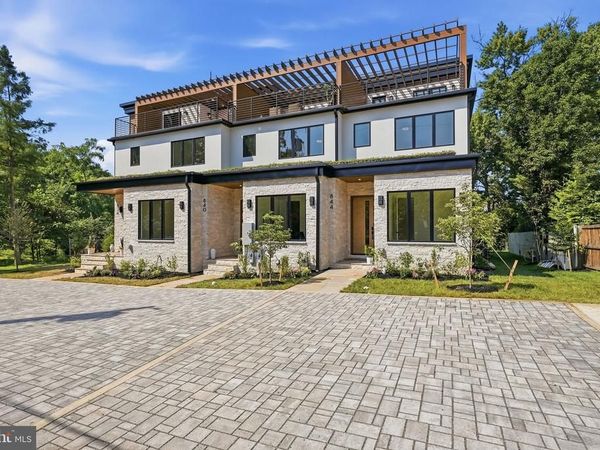 844 N BURLINGTON STREET, ARLINGTON, VA 22203