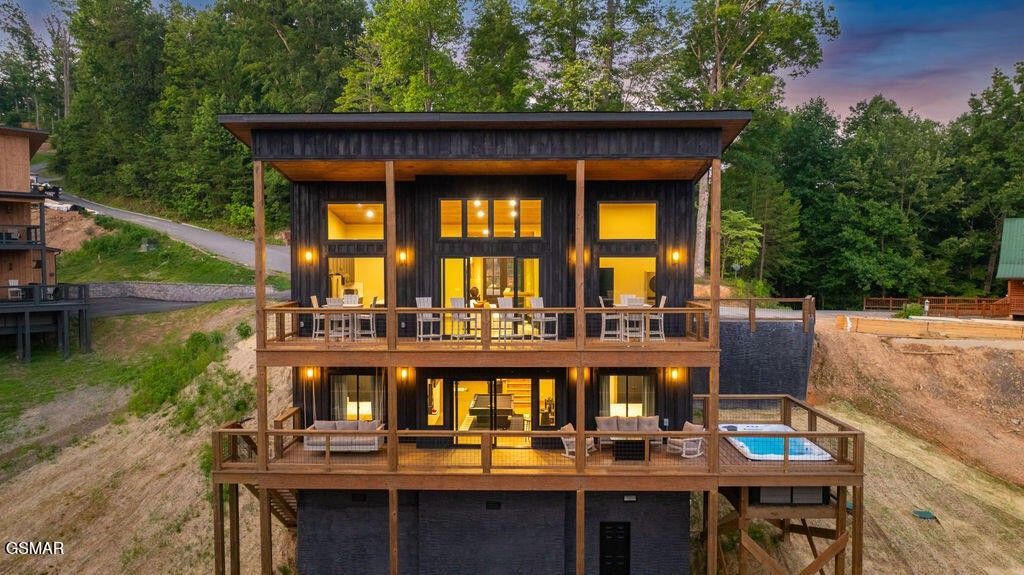 2217 Legend Drive , Sevierville, TN 37876 Main Photo