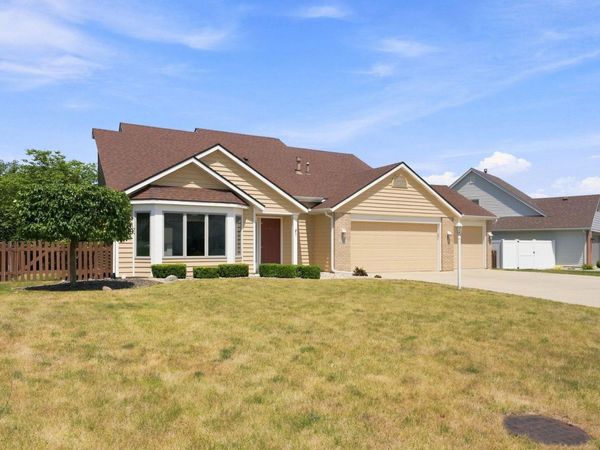 220 Yukon Pass, Auburn, IN 46706