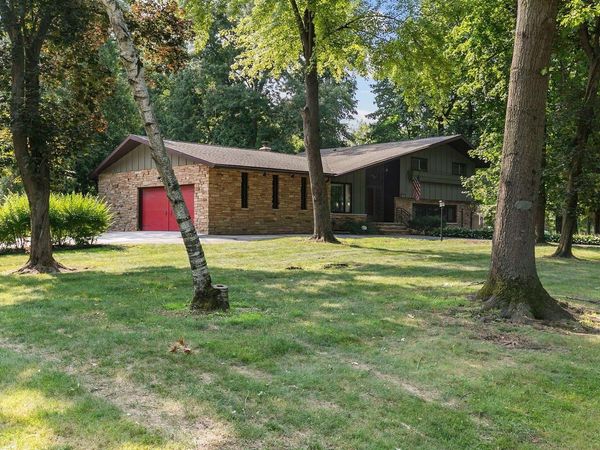 110 WOODSIDE COURT, Neenah, WI 54956