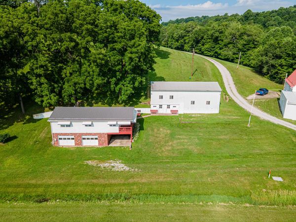 21569 State Route 16 , Coshocton, OH 43812