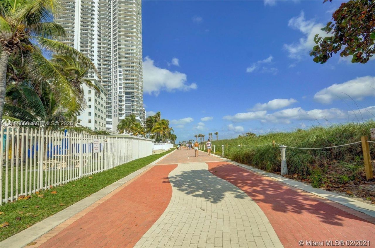 6301 Collins Ave, Unit 1504, Miami Beach, FL 33141 Photo