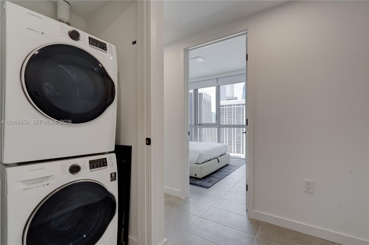 227 NE 2nd St, Unit 2500, Miami, FL 33132 Photo