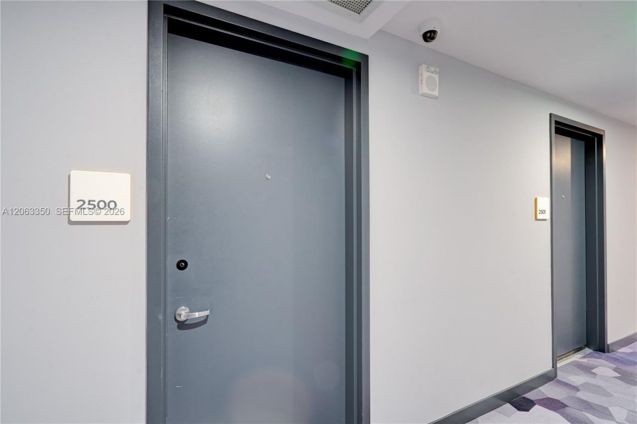 227 NE 2nd St, Unit 2500, Miami, FL 33132 Photo