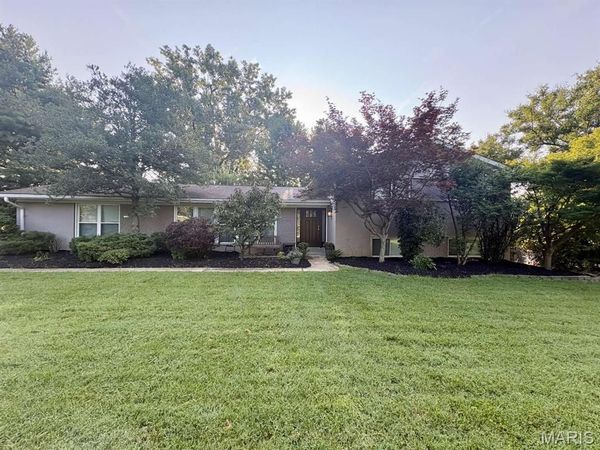 14 Country Fair Lane, Creve Coeur, MO 63141