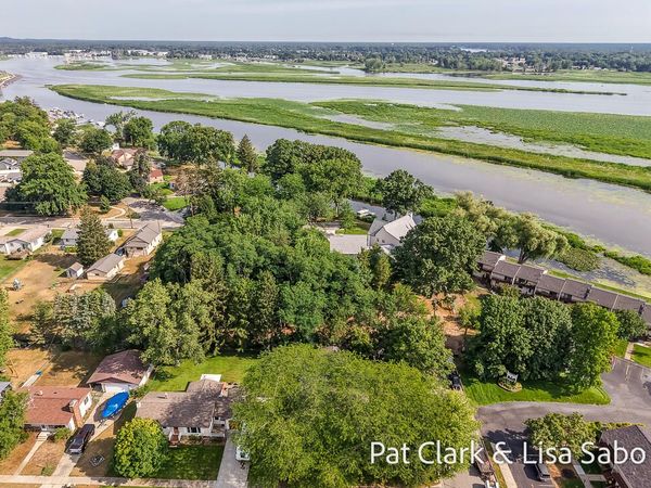 413 & 415 Gidley Circle, Grand Haven, MI 49417