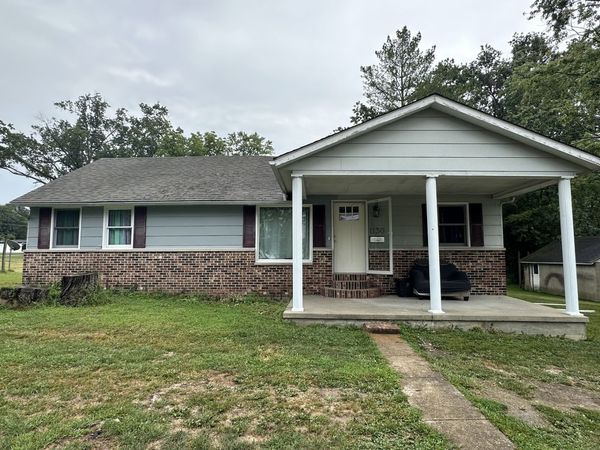 1130 W Webster Street , Benton, IL 62812