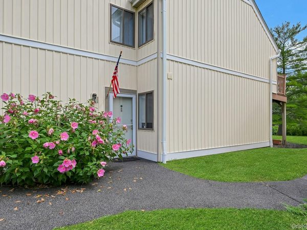 26 Kenneth Stuart , Unit A, Mohegan Lake, NY 10547