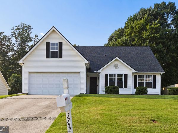 3752 Chesapeake Trace Lane, Flowery Branch, GA 30542