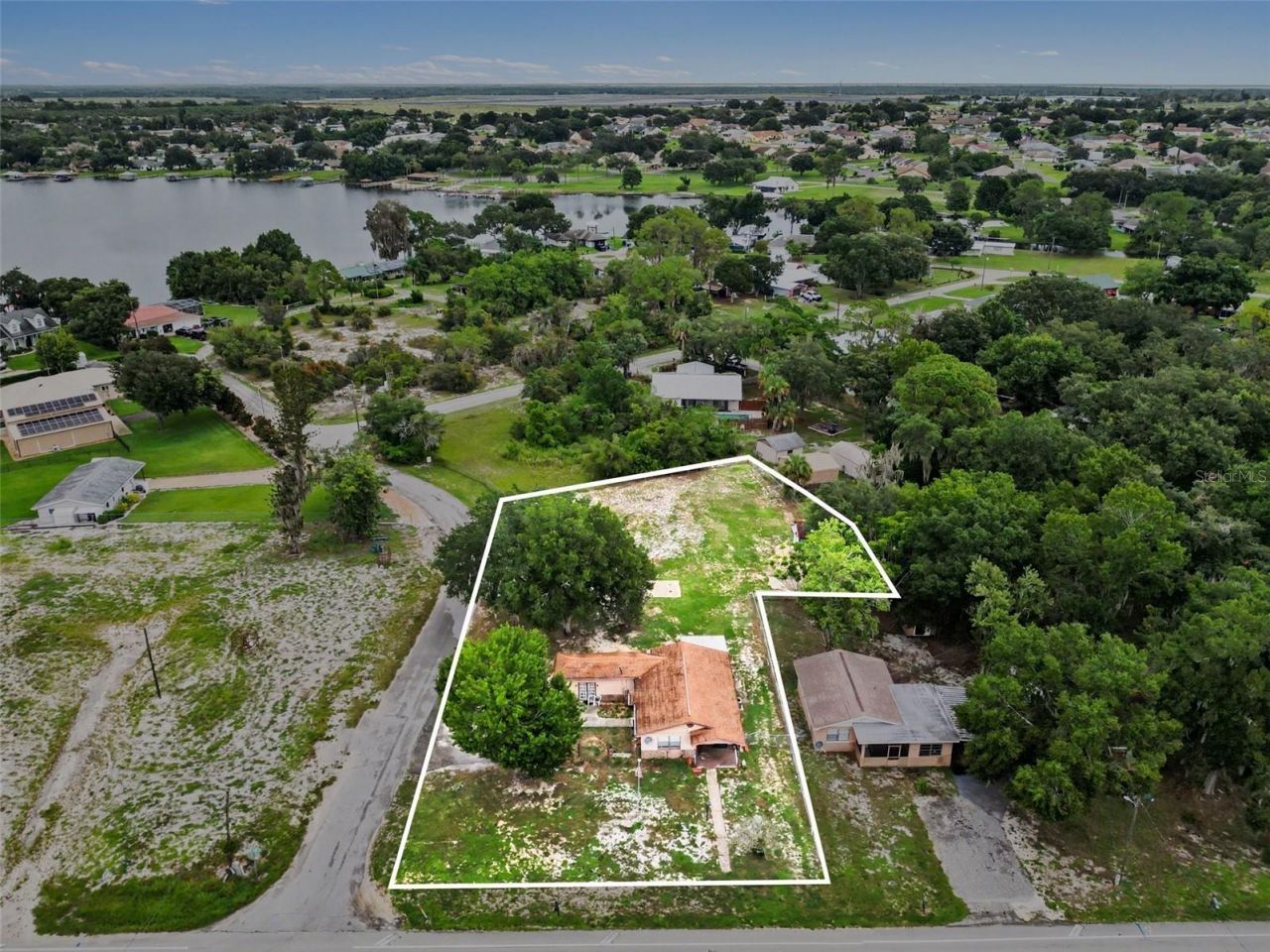 415 Lake June Road, Lake Placid, FL 33852 Photo