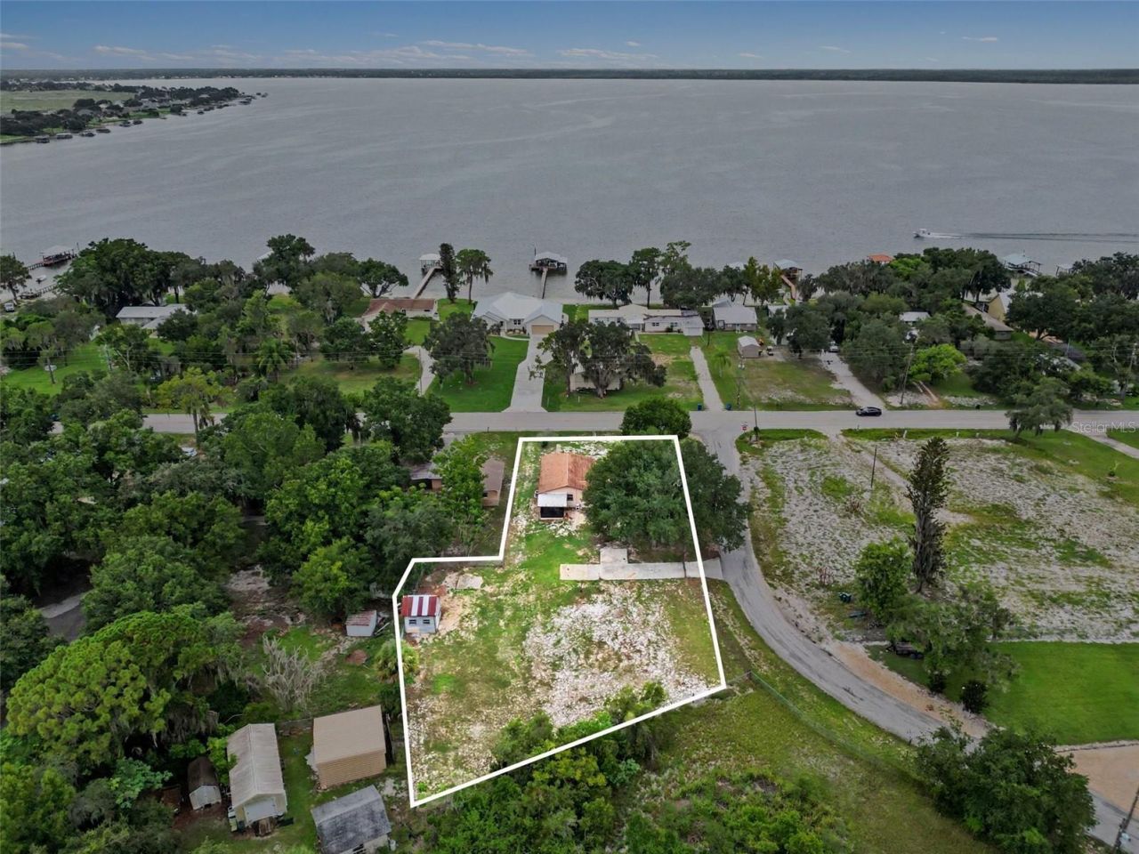 415 Lake June Road, Lake Placid, FL 33852 Photo