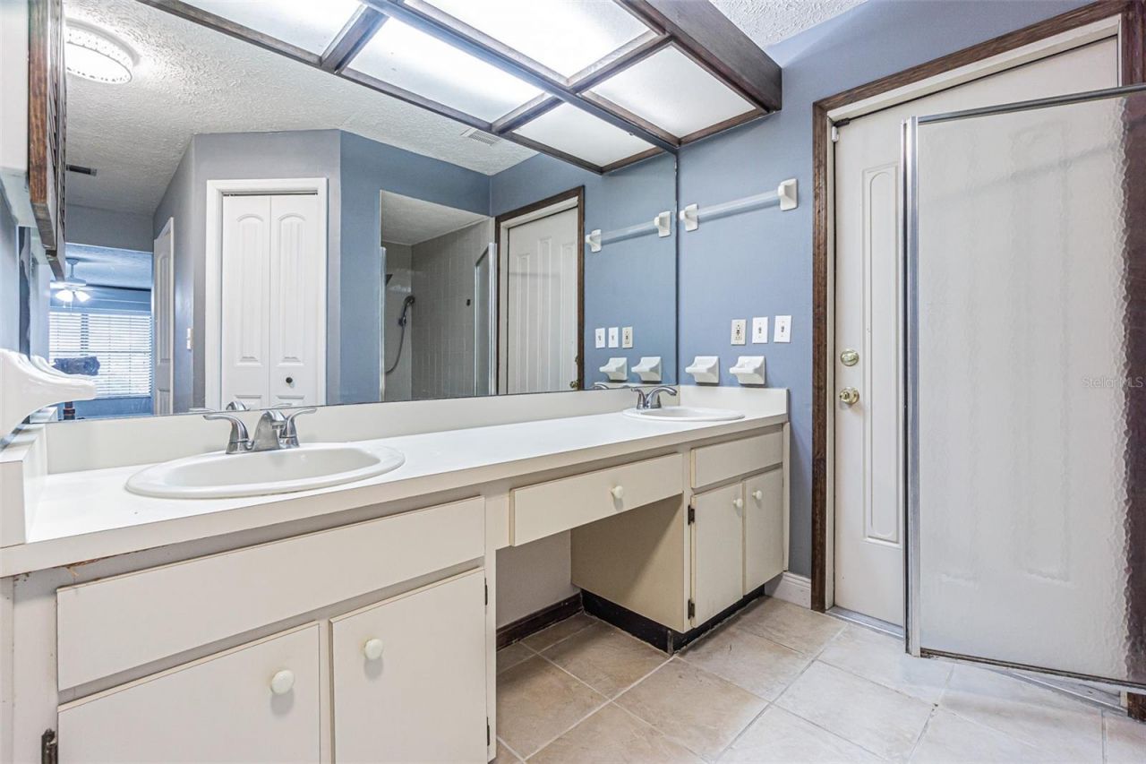 9217 Kingsridge Drive, Temple Terrace, FL 33637 Photo