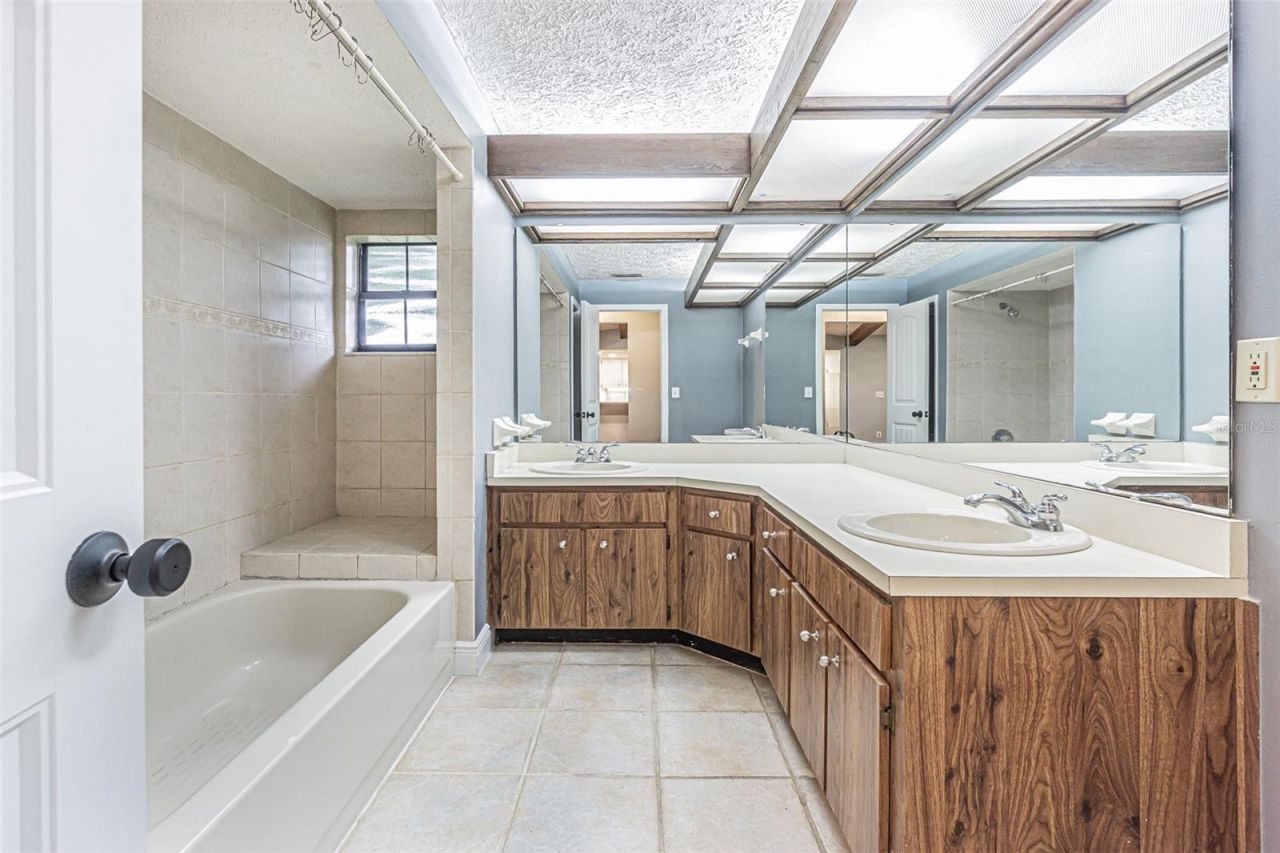 9217 Kingsridge Drive, Temple Terrace, FL 33637 Photo