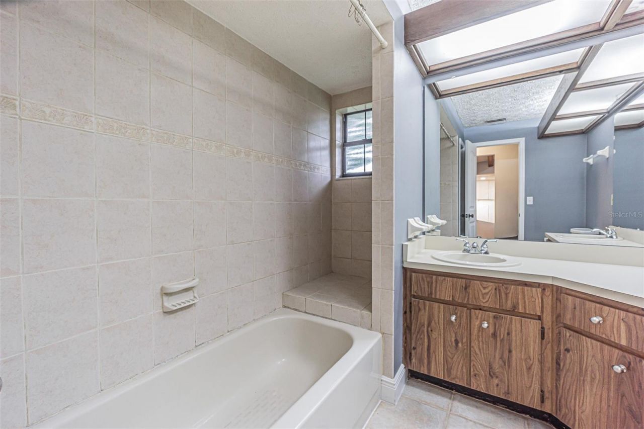 9217 Kingsridge Drive, Temple Terrace, FL 33637 Photo