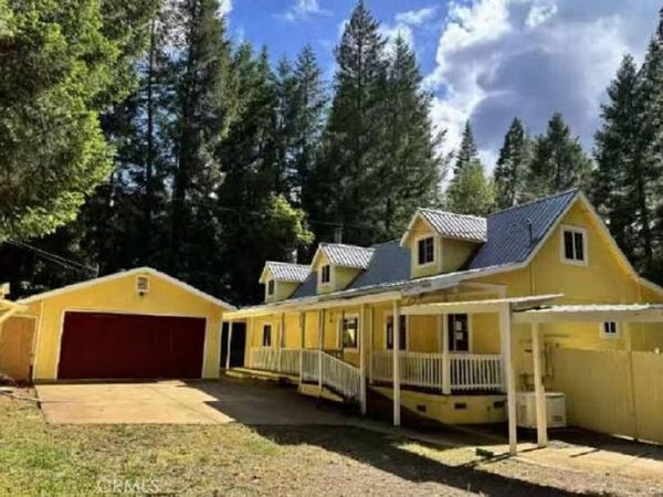 17582 New York House, Brownsville, CA 95919