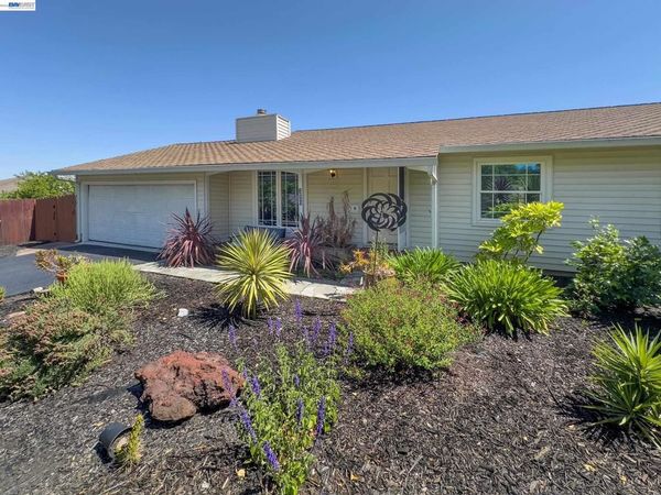 350 Strand Ave, Pleasant Hill, CA 94523