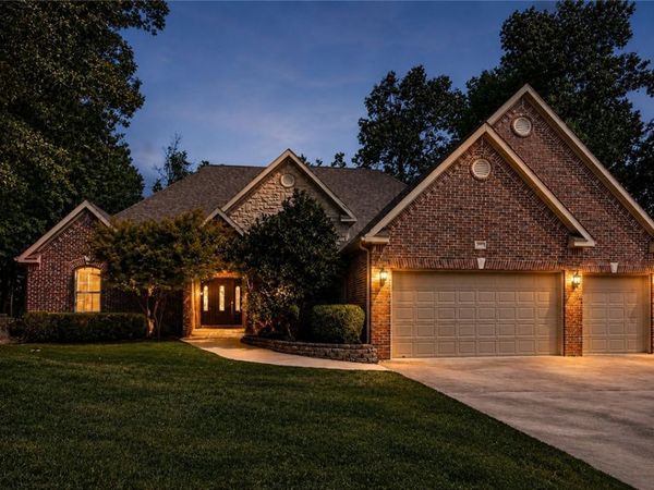 1303 NE Fairwinds Drive, Bentonville, AR 72712