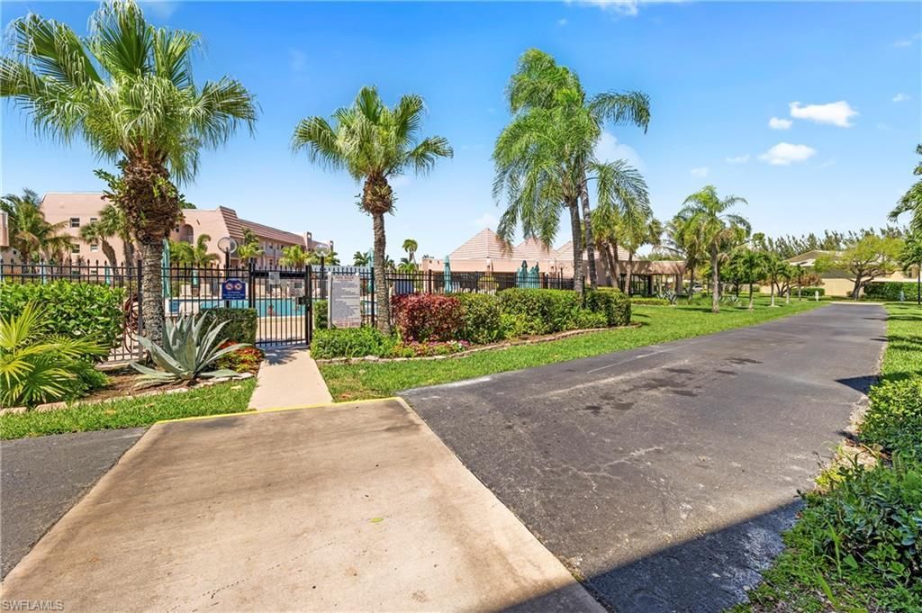 200 Forest Lakes Blvd, Unit 109, Naples, FL 34105 Photo