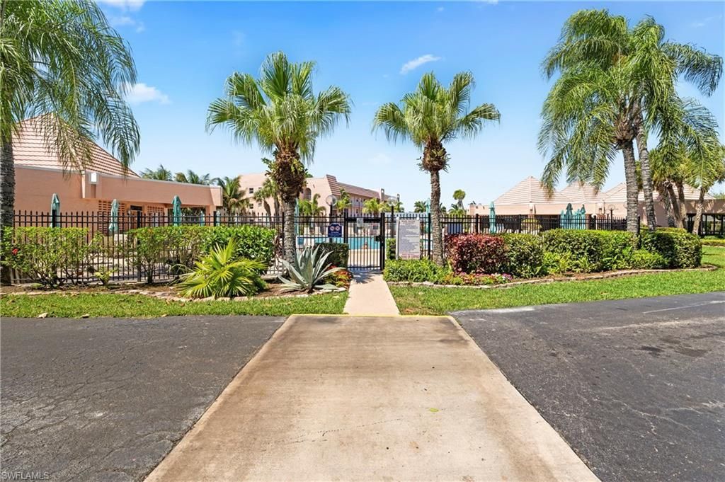200 Forest Lakes Blvd, Unit 109, Naples, FL 34105 Photo