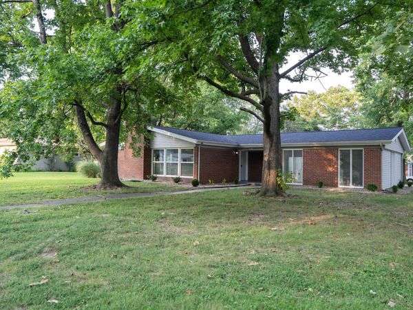201 Westernaire Drive, Marion, IL 62959