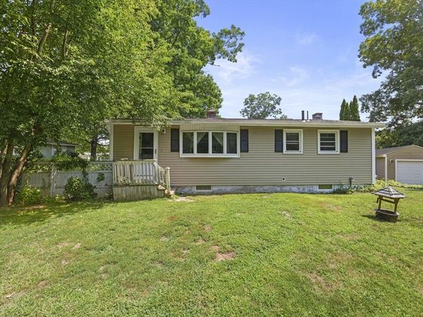 122 Paula Cir, East Brookfield, MA 01515