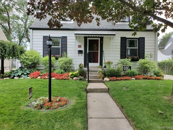 1875 Larkmoor Blvd, Berkley, Mi 48072