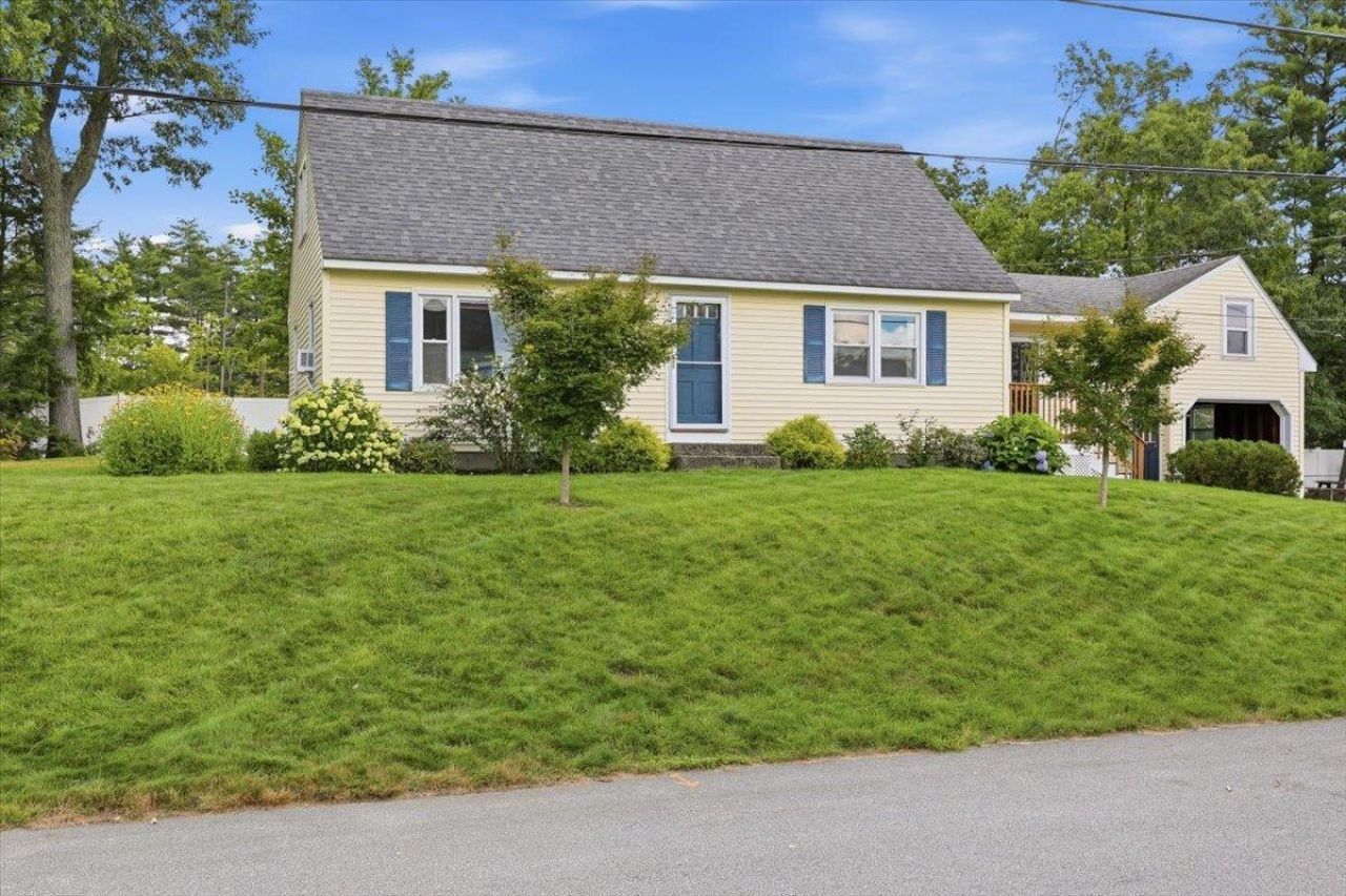 7 Hideaway Road, Nashua, NH 03064 Main Photo