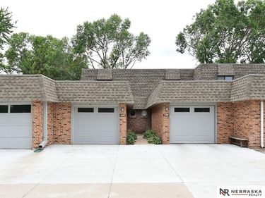 3325 Neerpark Drive, Lincoln, NE 68506