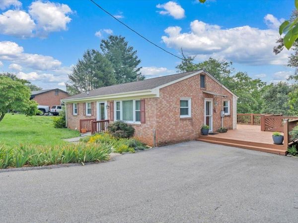 700 Shelbourne AVE, Vinton, VA 24179