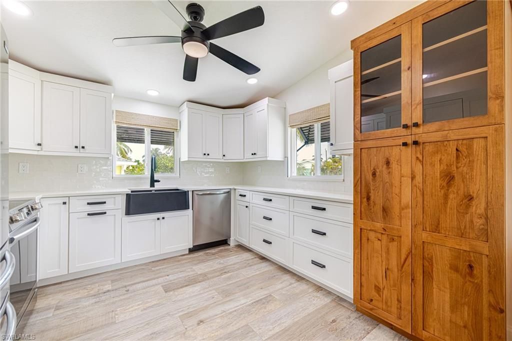 139 Coconut Dr, Fort Myers Beach, FL 33931 Photo