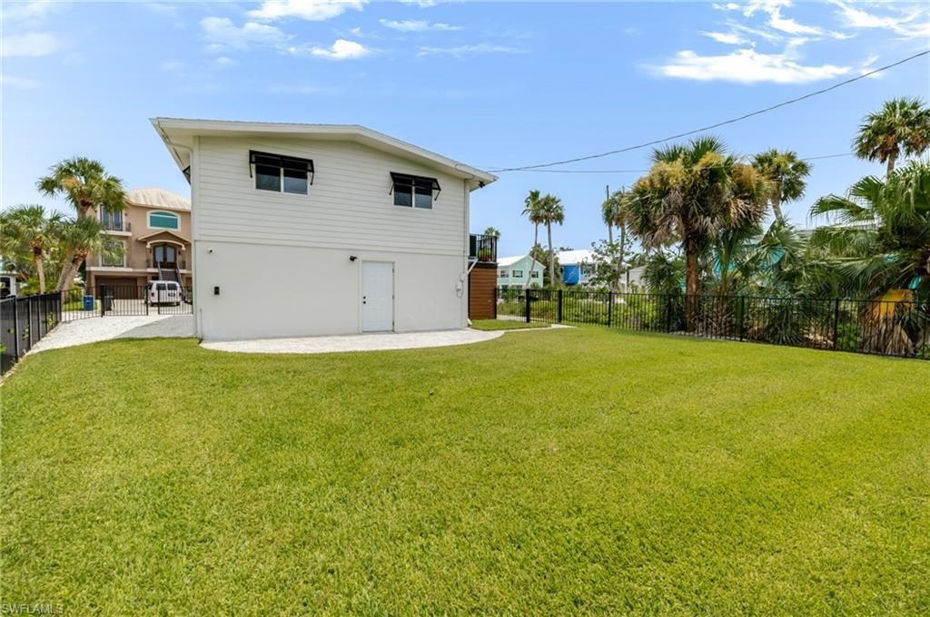 139 Coconut Dr, Fort Myers Beach, FL 33931 Photo