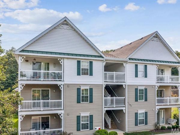 1125 Arbor Creek Drive, Unit 2A, Kirkwood, MO 63122