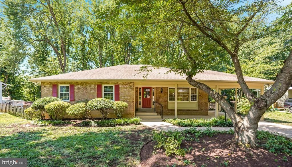 12204 Harbor Drive, Woodbridge, VA 22192 Main Photo
