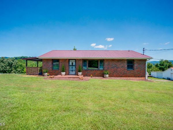 212 Hill Avenue, Surgoinsville, TN 37873