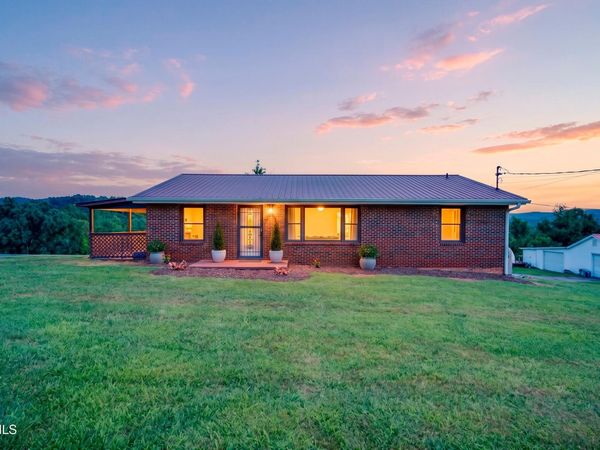 212 Hill Avenue, Surgoinsville, TN 37873