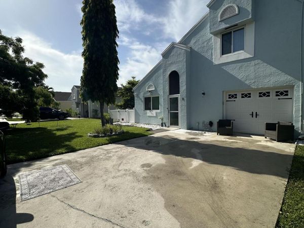 8 ELTON Place, Boynton Beach, FL 33426