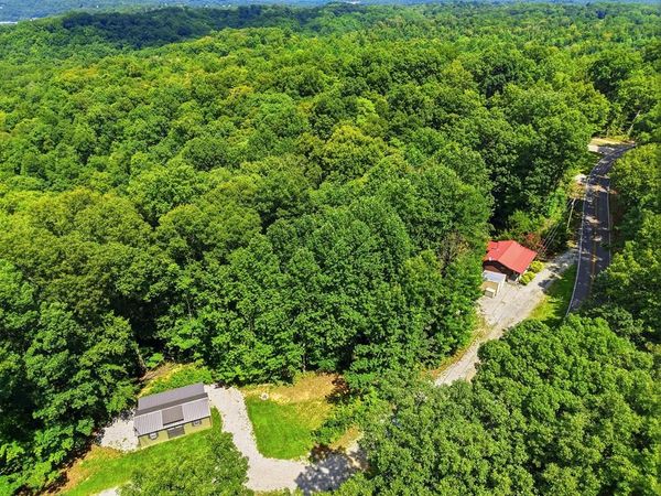5696 Eagles Cove Road, Byrdstown, TN 38549