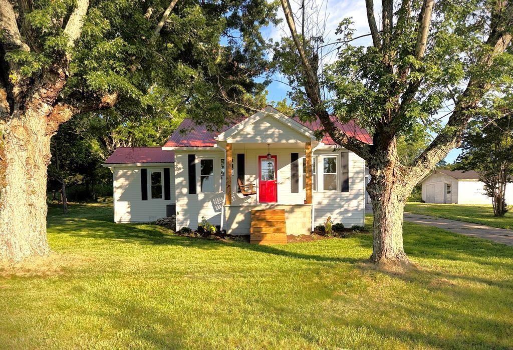 412 Twin Oaks Rd, Livingston, TN 38570 Main Photo