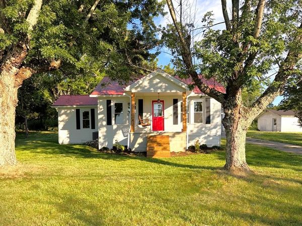 412 Twin Oaks Dr, Livingston, TN 38570