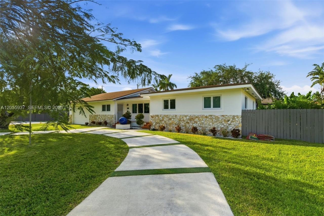 10795 SW 34th St , Miami, FL 33165 Photo