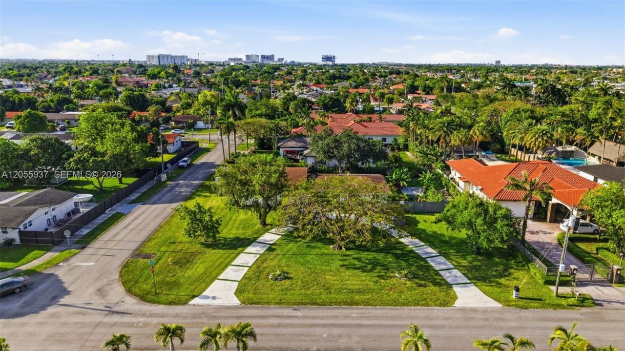 10795 SW 34th St , Miami, FL 33165 Photo